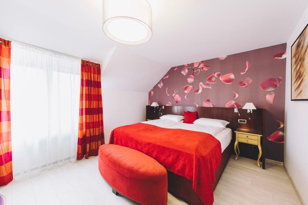 Derby Ah Hotel Alba Iulia Room photo